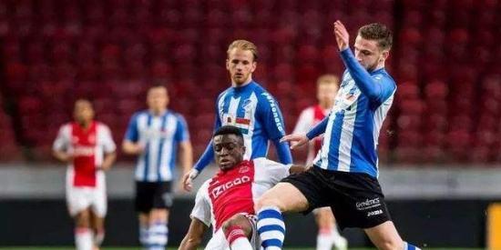 在场上极具 在场上极具